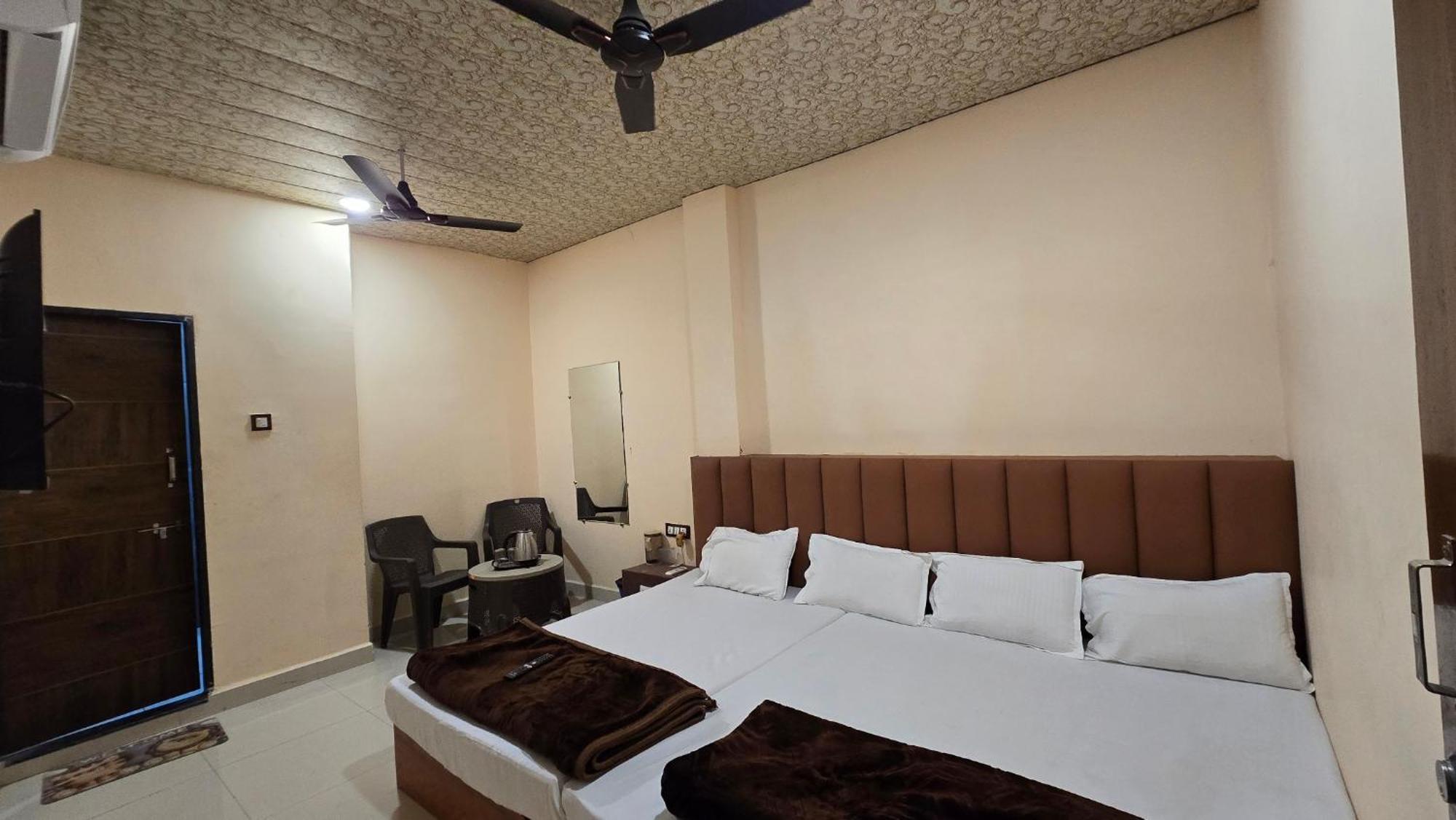 Hotel Maheshwari Green'S Ujjain Dış mekan fotoğraf
