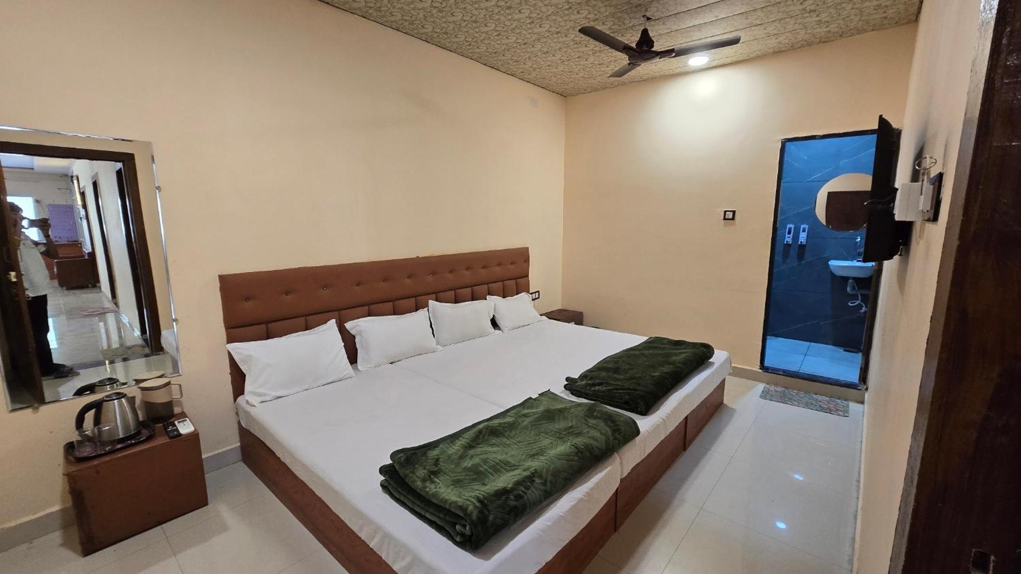 Hotel Maheshwari Green'S Ujjain Dış mekan fotoğraf