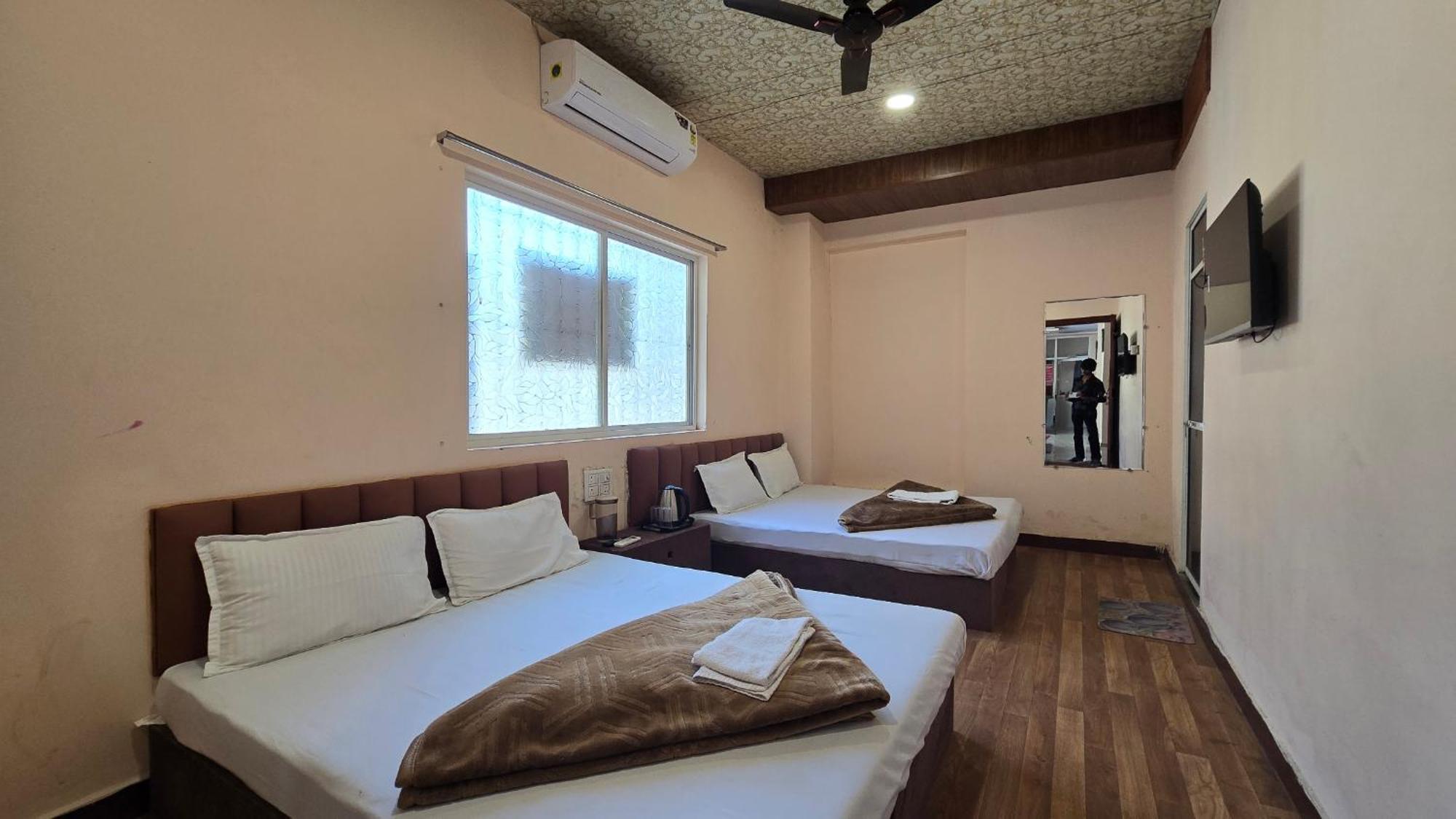 Hotel Maheshwari Green'S Ujjain Dış mekan fotoğraf