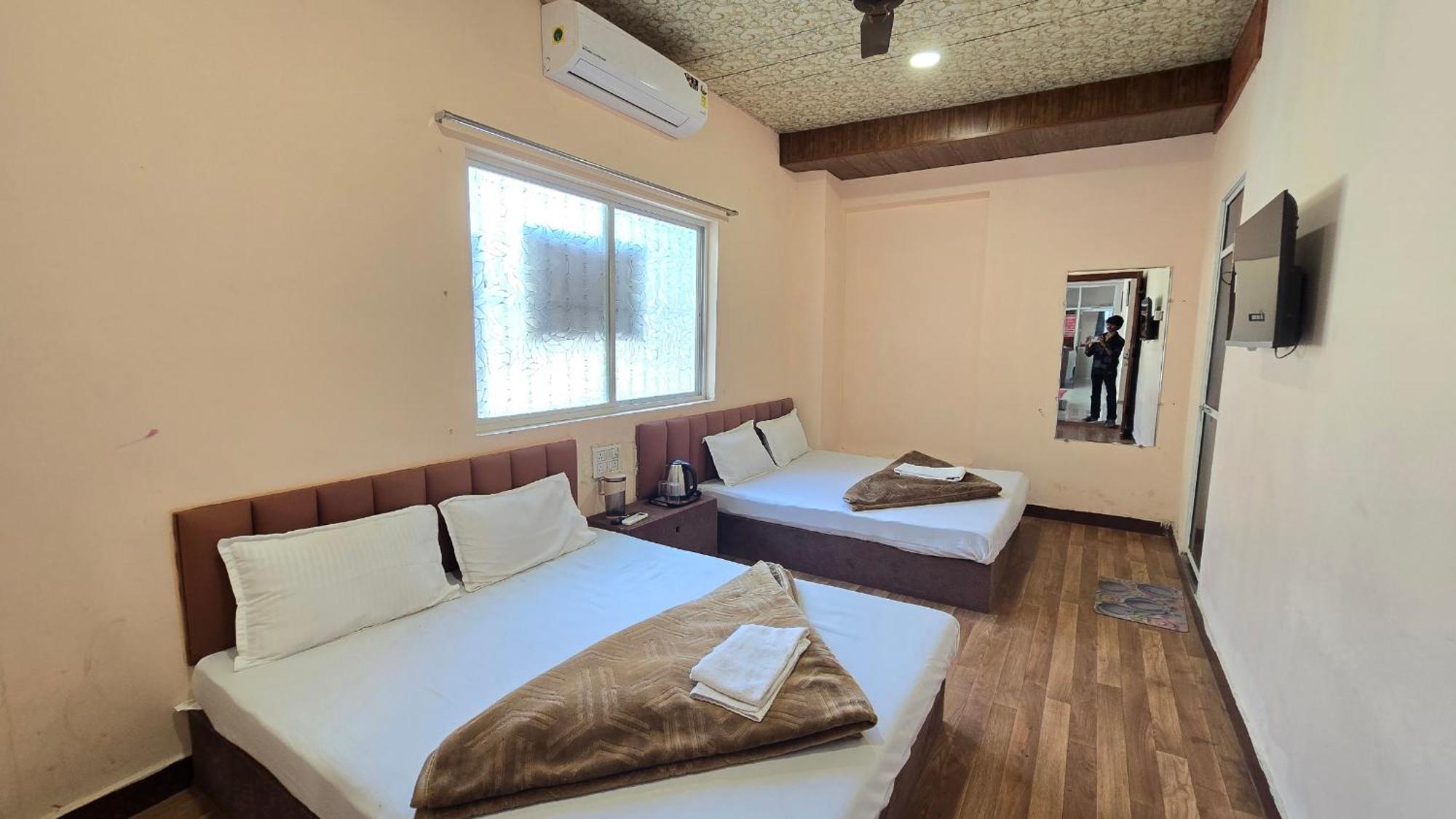 Hotel Maheshwari Green'S Ujjain Dış mekan fotoğraf