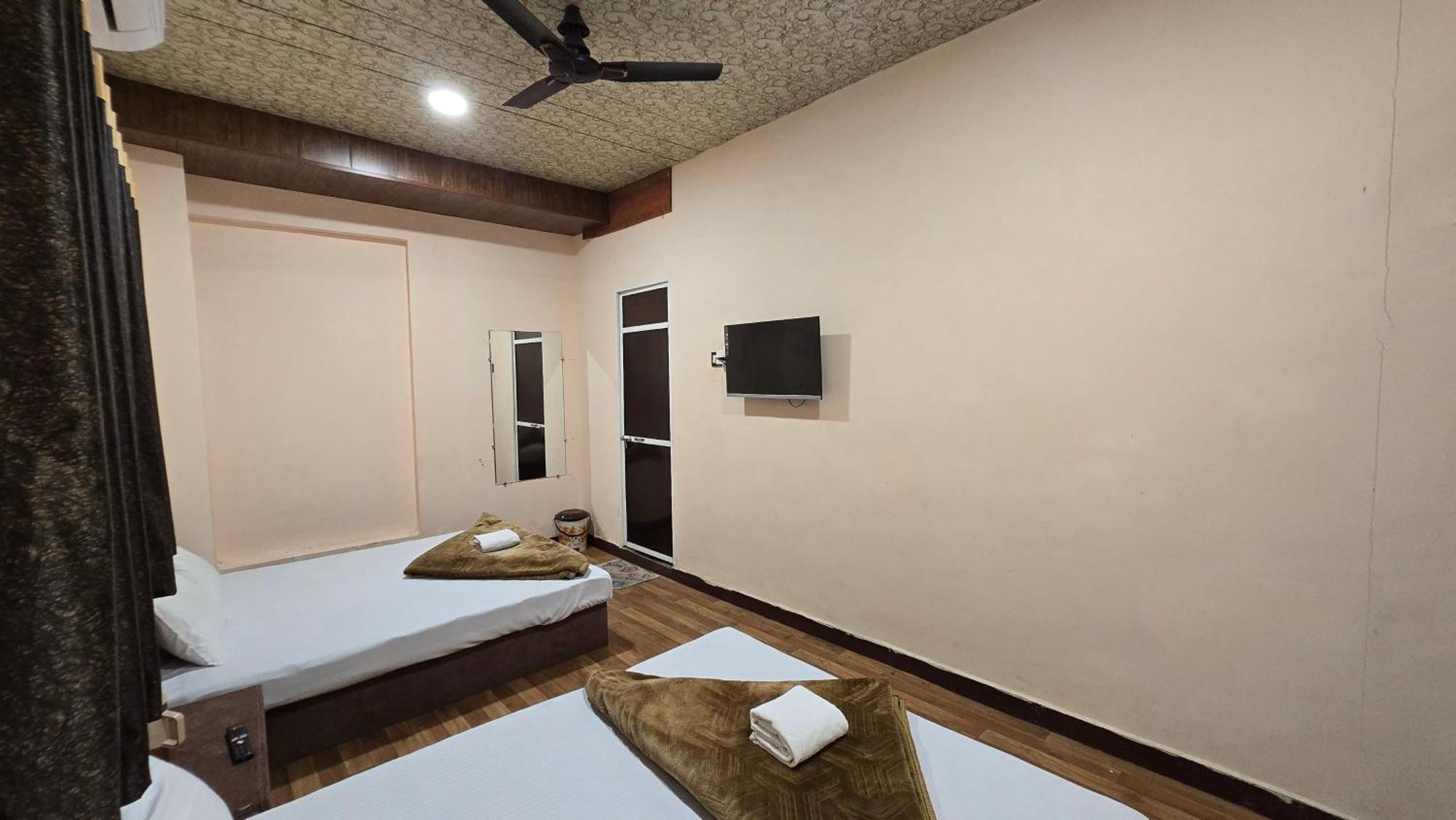 Hotel Maheshwari Green'S Ujjain Dış mekan fotoğraf