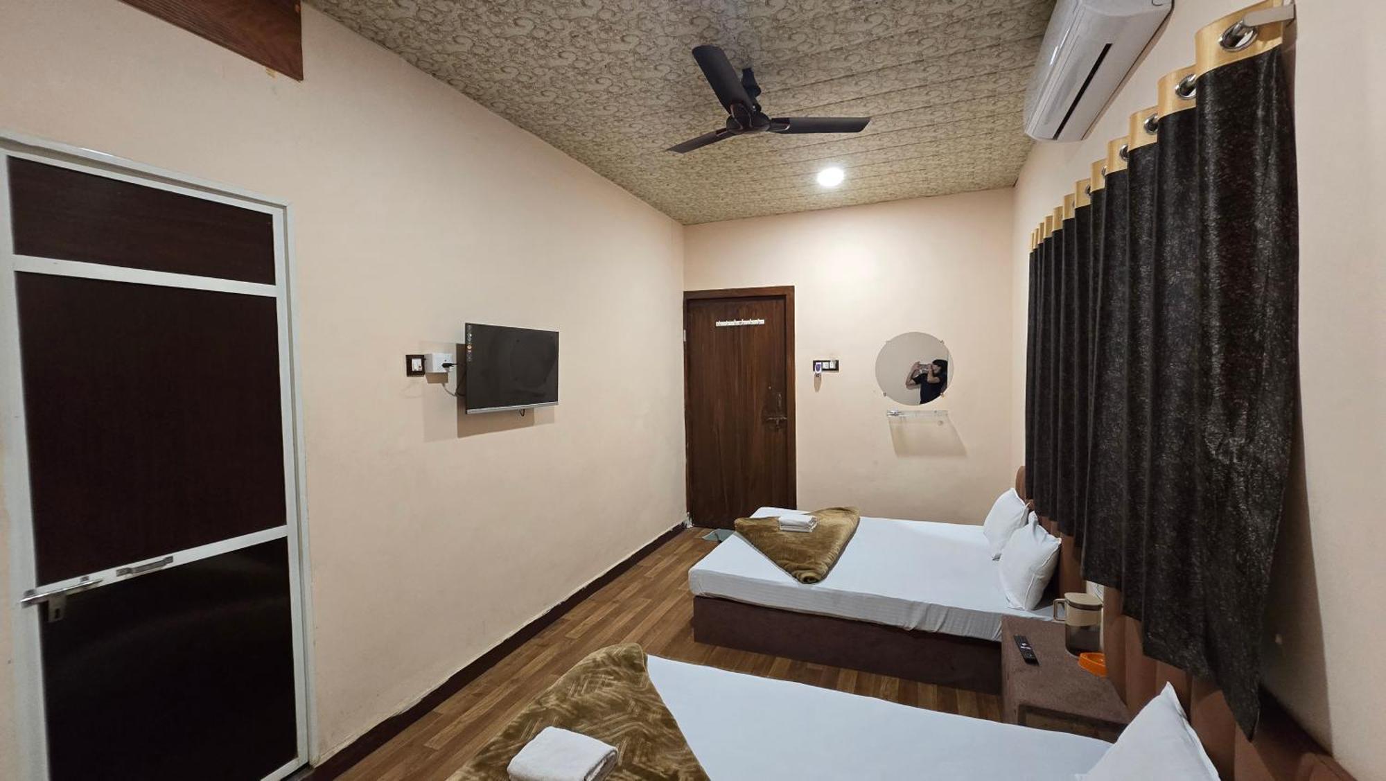 Hotel Maheshwari Green'S Ujjain Dış mekan fotoğraf